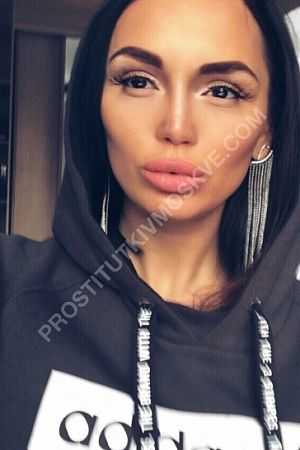 Диана, метро Тверская