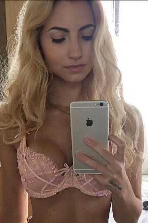 Александра, метро Менделеевская