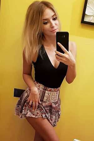 Настя, метро Петровский парк