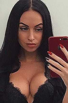 Александра, метро Лесопарковая