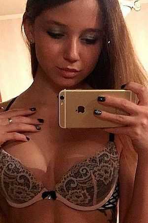 Лариса, метро Озёрная