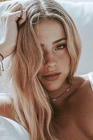 Настя, метро Бульвар Адмирала Ушакова