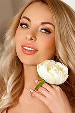 Анюта, метро Коломенская