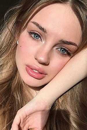 Юна, метро Баррикадная