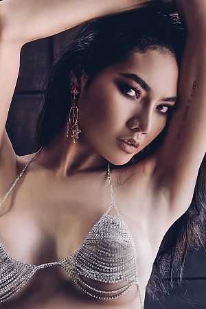 вера, метро Каховская