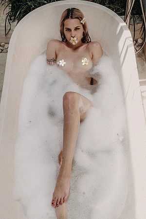 Ника, метро Озёрная