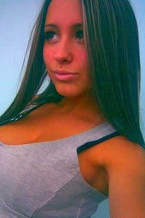 Алла, метро Менделеевская