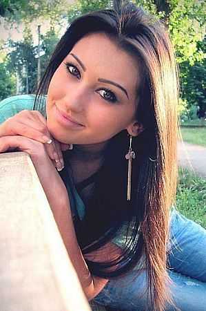 Алла, метро Международная