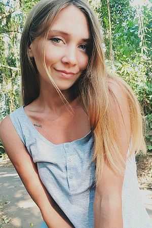 Лариса, метро Андроновка