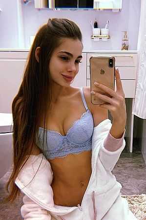 Алла, метро Маяковская