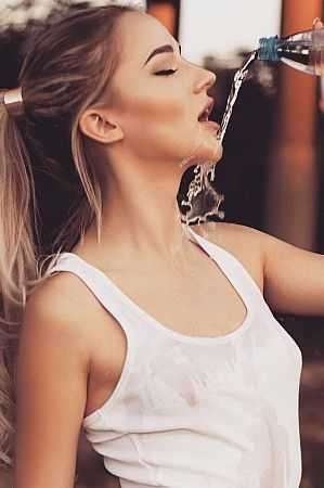 Юля, метро Варшавская