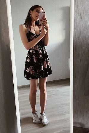 Лариса, метро Улица 1905 года