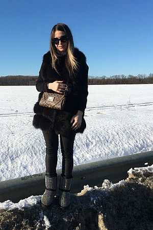 Лариса, метро Окружная