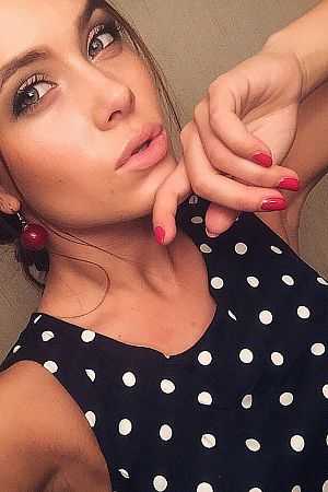 Юля, метро Баррикадная