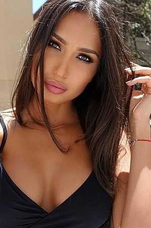 Кира, метро Коломенская