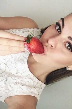 Юля, метро Красногвардейская