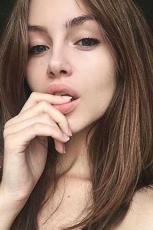 Алла, метро Римская