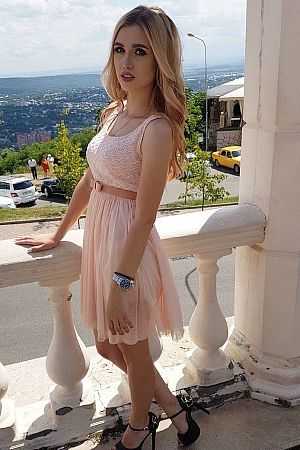 Лариса, метро Боровицкая