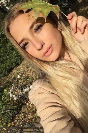 Юля, метро Новопеределкино