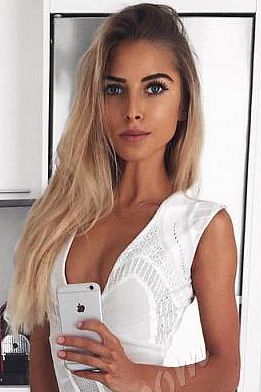 Амелия, метро Балтийская