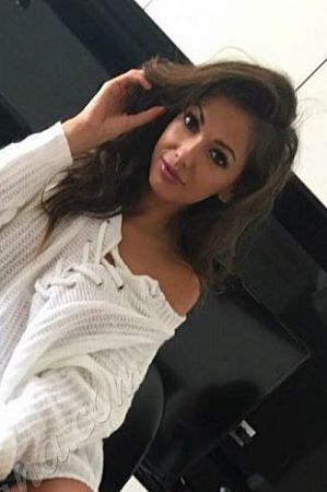 Лариса, метро Новопеределкино