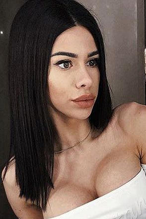 Александра, метро Менделеевская