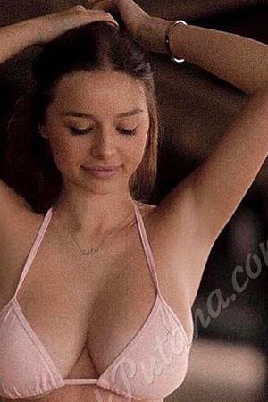 Амелия, метро Пионерская