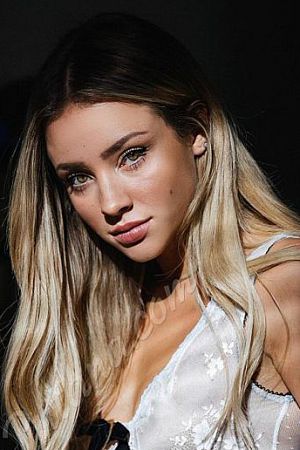 Юлия, метро Видное