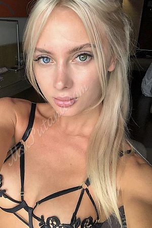 Александра, метро Славянский бульвар