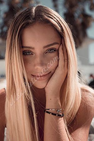 Амелия, метро Первомайская