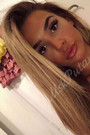 Лариса, метро Маяковская