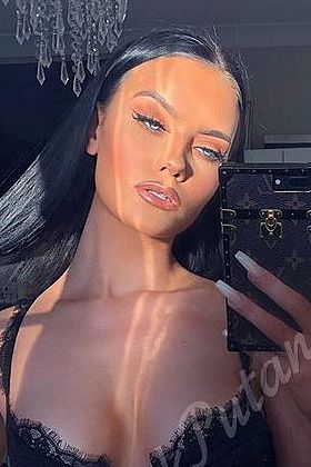 Анюта, метро Строгино