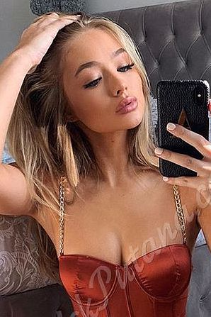 Стеша, метро Александровский сад