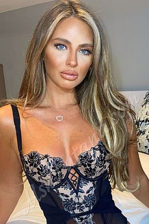 Олеся, метро Площадь Революции