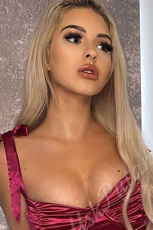 Катя, метро Новопеределкино