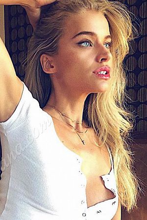 Стеша, метро Бульвар Дмитрия Донского