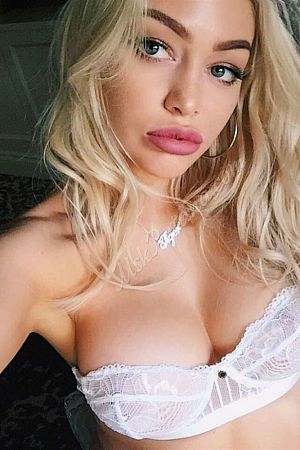 Света, метро Царицыно