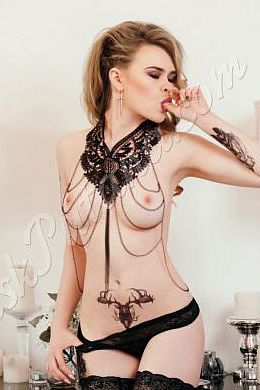 Юлия, метро Славянский бульвар