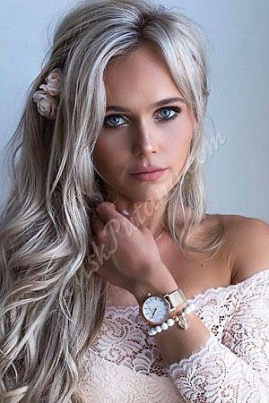 Дарина, метро Новопеределкино