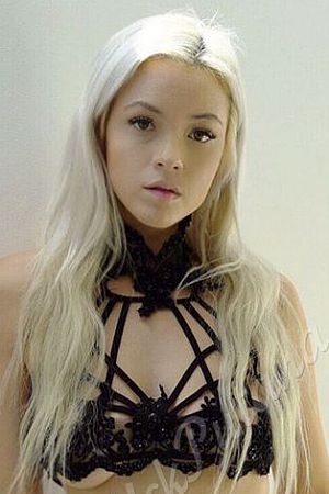 Даша, метро Театральная