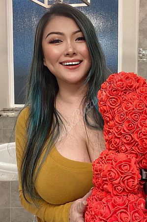 Кира, метро Театральная