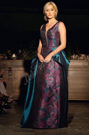 Юля, метро Площадь Революции