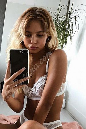 Анюта, метро Достоевская