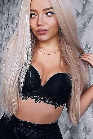 Регина, метро Менделеевская