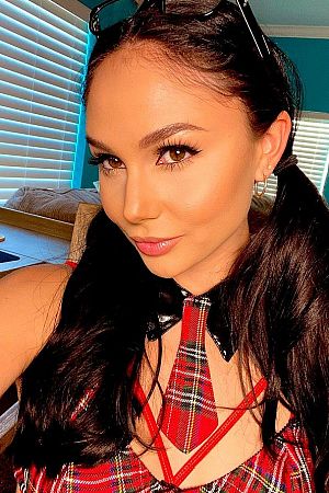 Илона, метро Озёрная