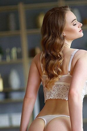 Алина, метро Площадь Революции