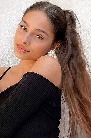 Анжелла, метро Бауманская