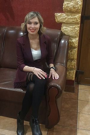 Анжелла, метро Площадь Революции