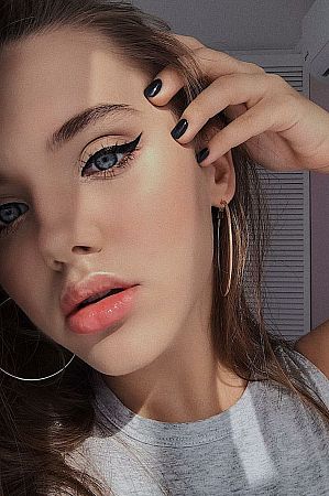 Анна, метро Улица Горчакова