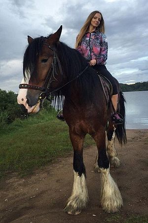 Анна, метро Киевская